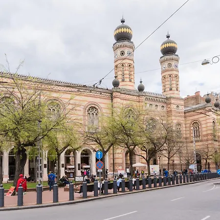 Gallery Gem In Downtown Апартаменты